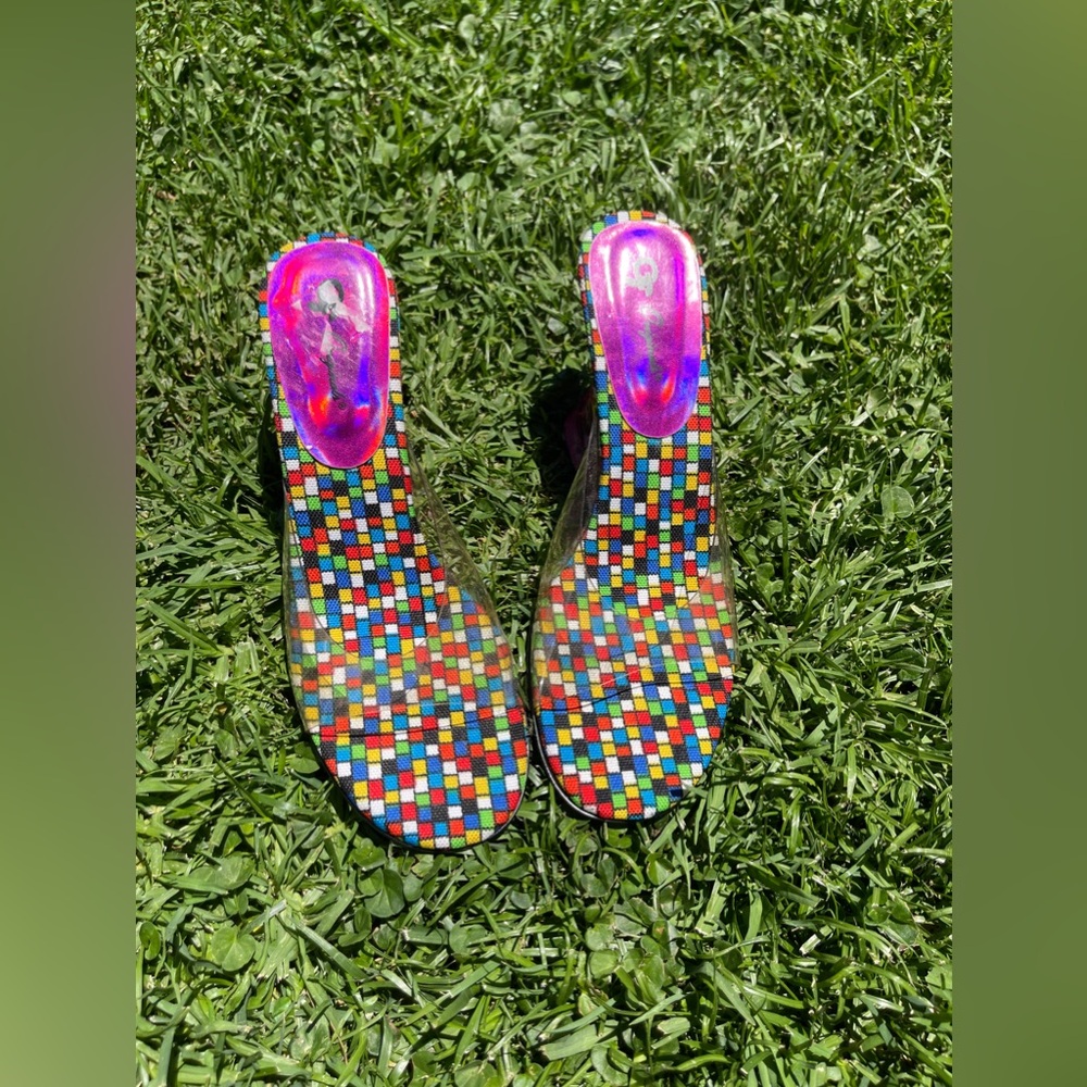 Y2K Vintage Clear Rainbow Heel with Checkerboard Footbed - Picture 3 of 13
